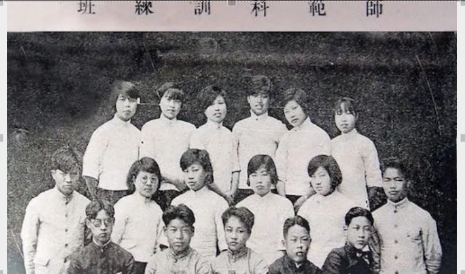 浙江省立第一师范学校学生合影 