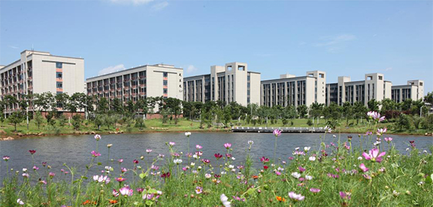 南昌大学科学技术学院 - 最美大学