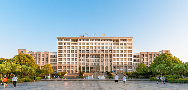 邵阳学院 - 最美大学