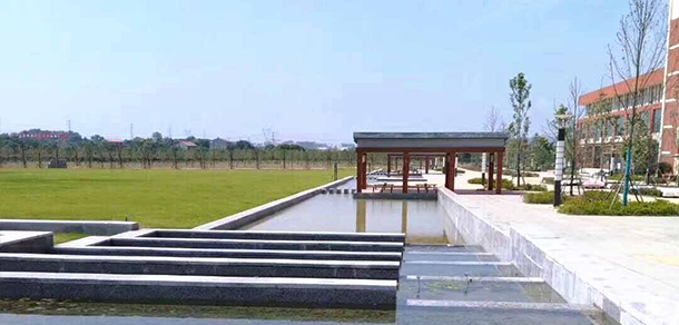 武汉纺织大学外经贸学院 - 最美大学