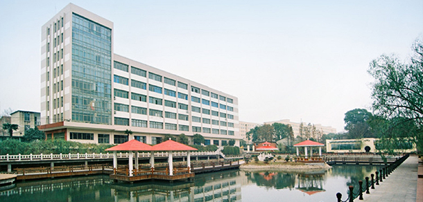 武汉职业技术大学 - 最美大学