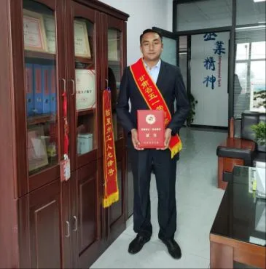 杨 文 宏