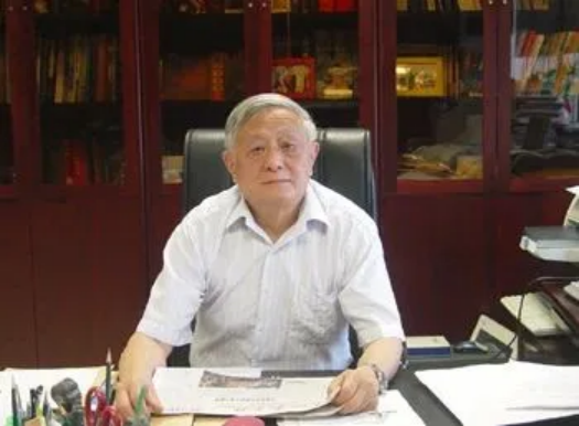 李 泽 椿