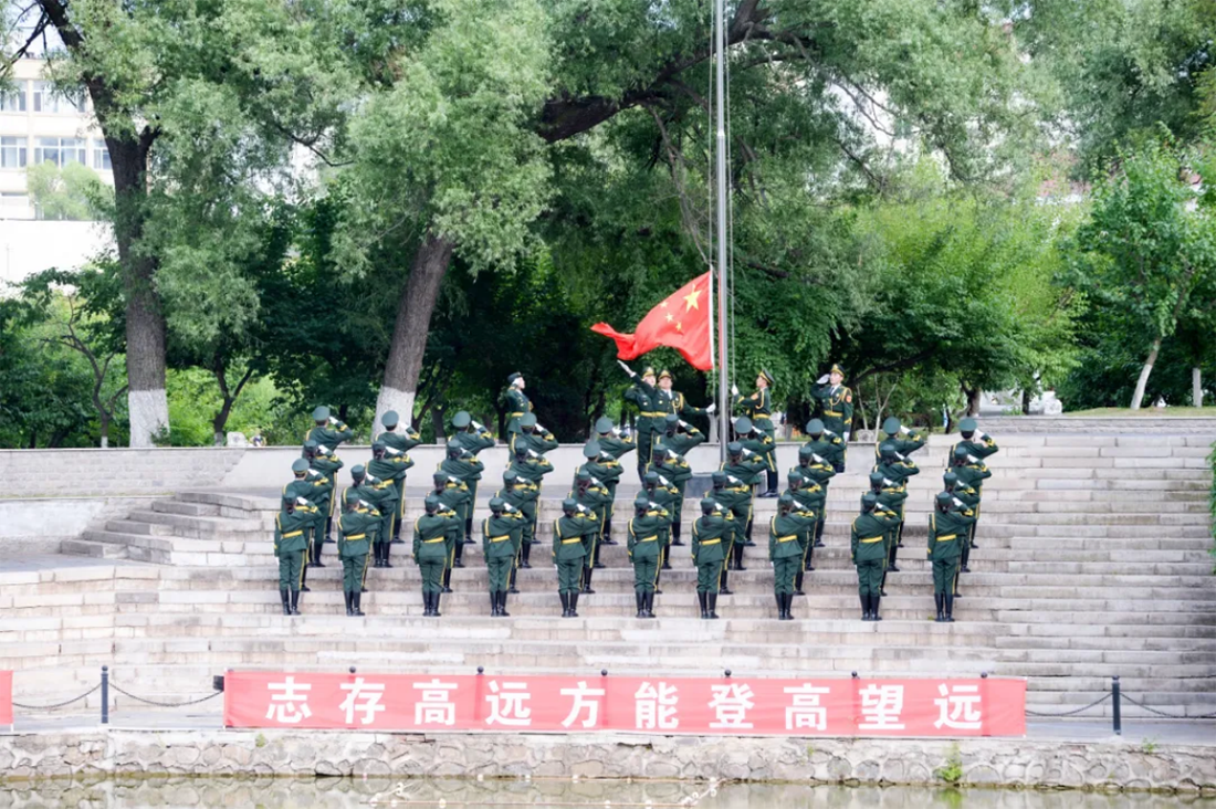 再见，小何