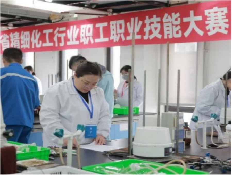 教师参加辽宁省精细化工行业职工技能大赛