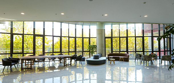 上海工艺美术职业学院 - 最美大学